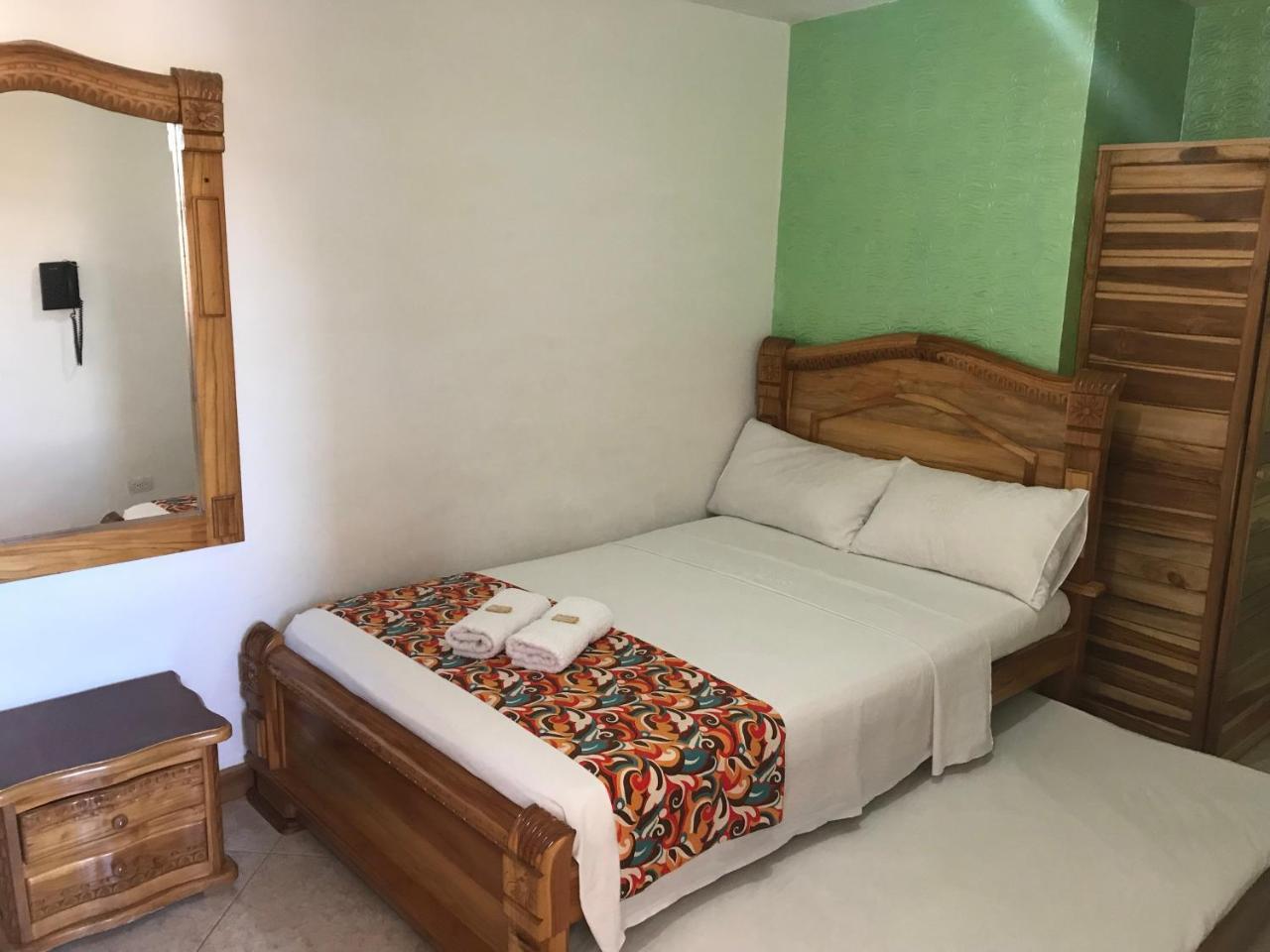 Hotel Las Guacamayas กัวตาเป ภายนอก รูปภาพ