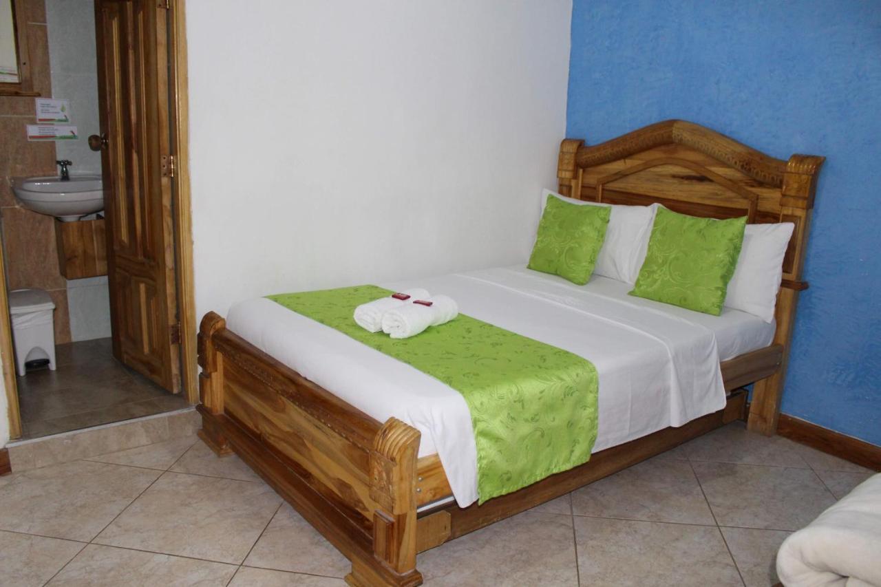 Hotel Las Guacamayas กัวตาเป ภายนอก รูปภาพ