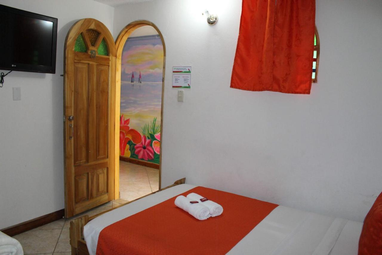 Hotel Las Guacamayas กัวตาเป ภายนอก รูปภาพ